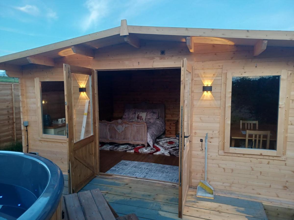 Norwell View Farm Glamping With Hot Tubs Hotel Bath Bagian luar foto